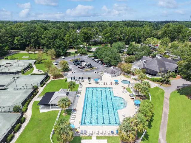 $895,000 | 102 Castle Harbor Drive, Summerville, SC 29483