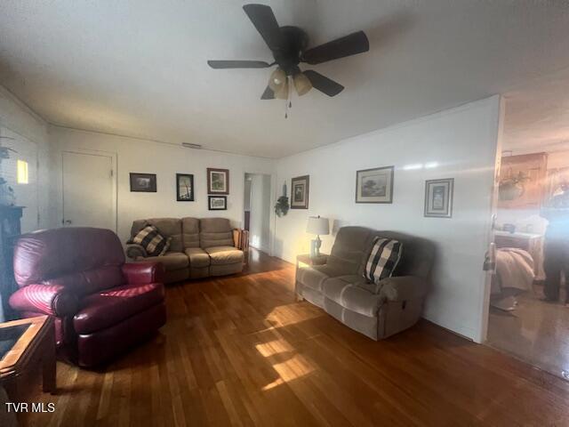 8 Hemlock Street Bristol, TN 37620 - Photo 2 of 26 IMG_5313