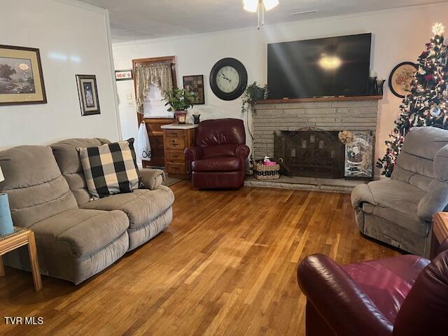 8 Hemlock Street Bristol, TN 37620 - Photo 3 of 26 IMG_5309