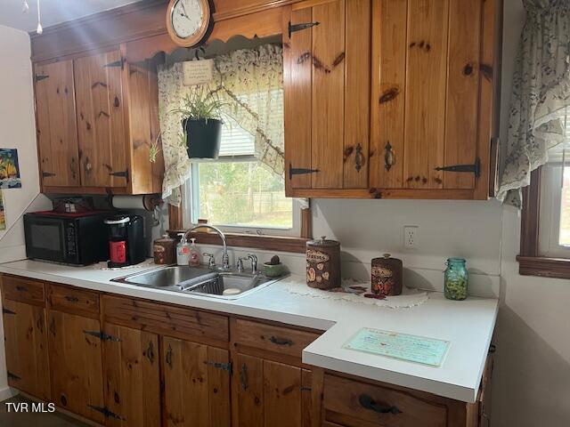 8 Hemlock Street Bristol, TN 37620 - Photo 5 of 26 IMG_5318 (1)