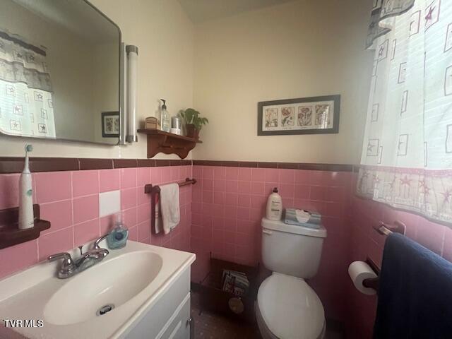 8 Hemlock Street Bristol, TN 37620 - Photo 10 of 26 IMG_5334 (1)