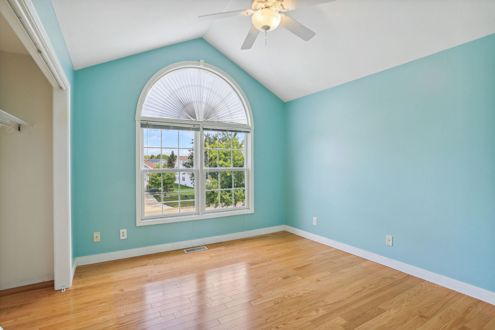 905 Switchgrass Lane Champaign, IL 61822 - Photo 31 of 51 an empty room with a window