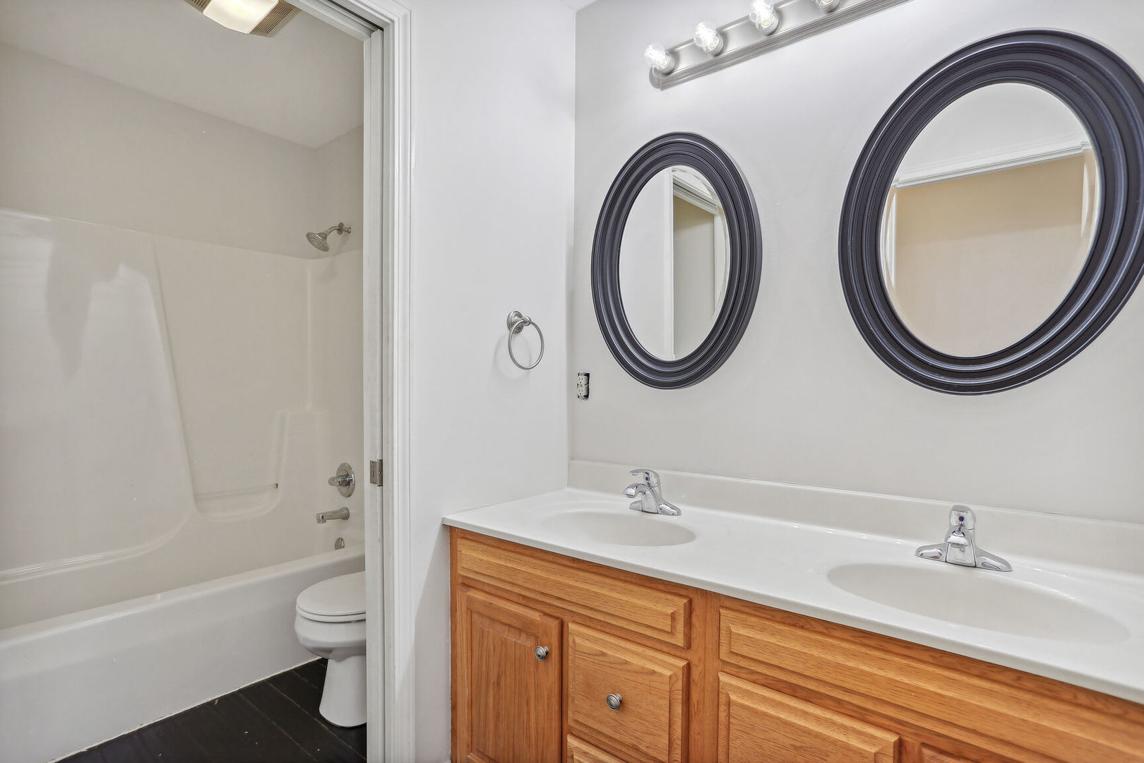 905 Switchgrass Lane Champaign, IL 61822 - Photo 33 of 51 a bathroom with a toilet a sink and a bathtub