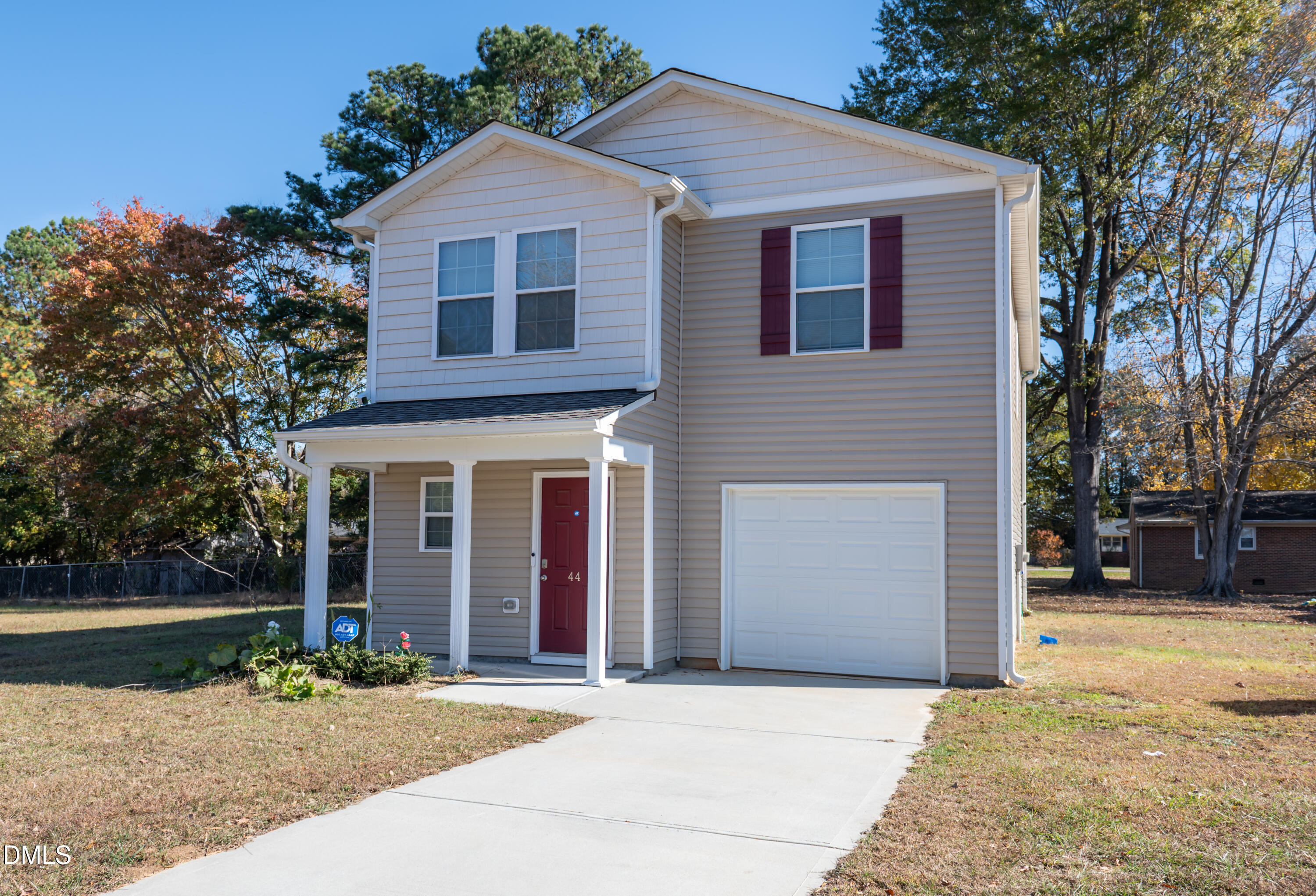 44 Edgemont Avenue Roxboro, NC 27573 - Photo 2 of 33 0004 DK6_5059