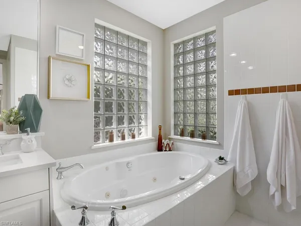$6,500 | 2847 Tiburon Boulevard East, Unit 8101, Naples, FL 34109
