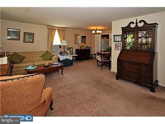 531 Ramsey Road Oreland, PA 19075 - Photo 5 of 12 Living Room