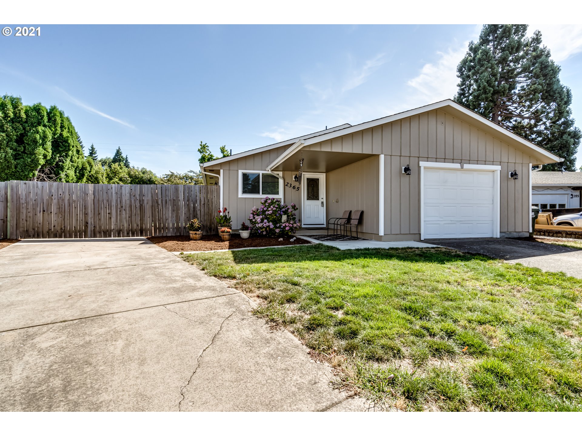 2365 11th Street Springfield, OR 97477 - Photo 1 of 19 Gallery Image 1