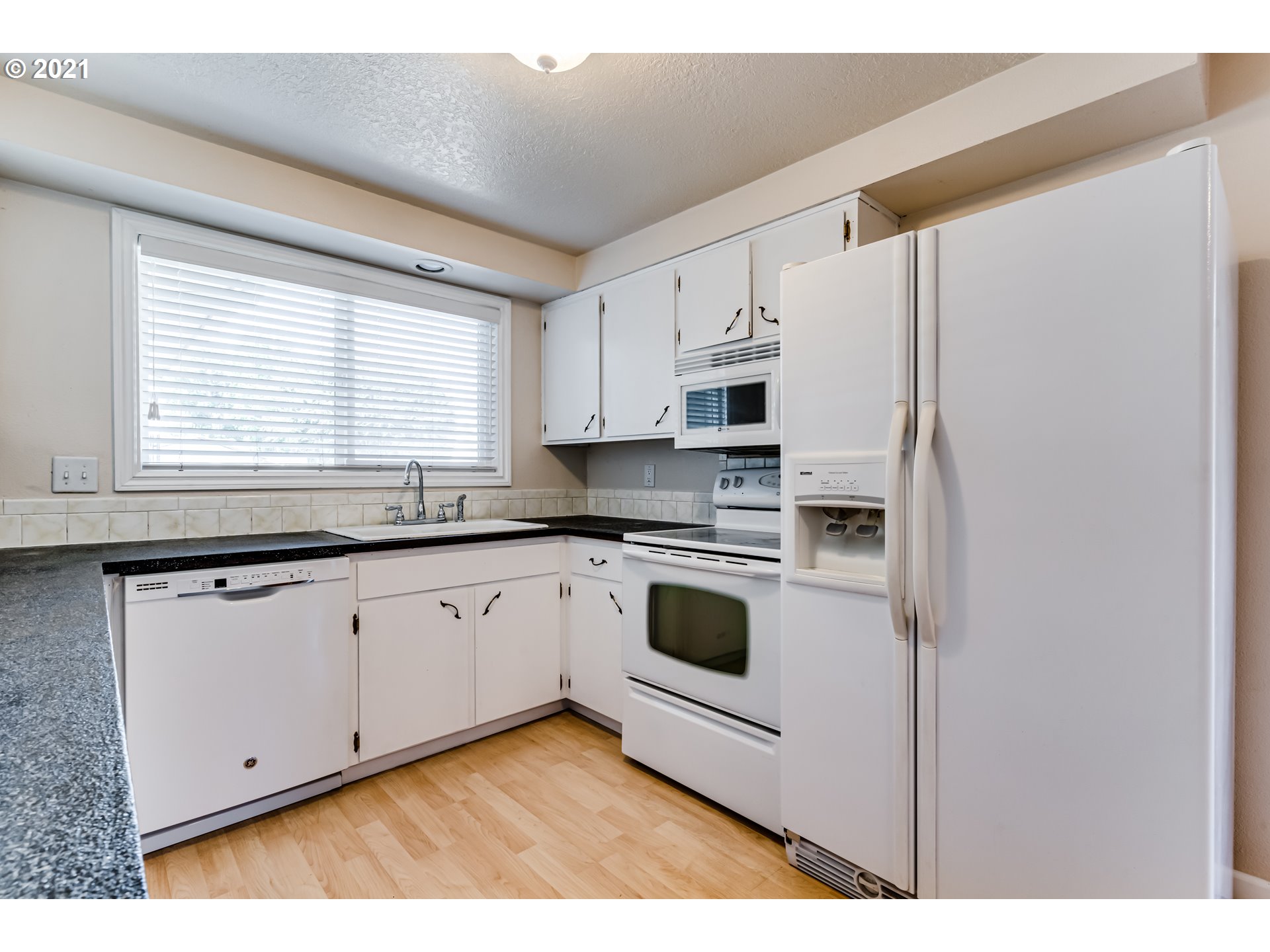 2365 11th Street Springfield, OR 97477 - Photo 5 of 19 Gallery Image 5