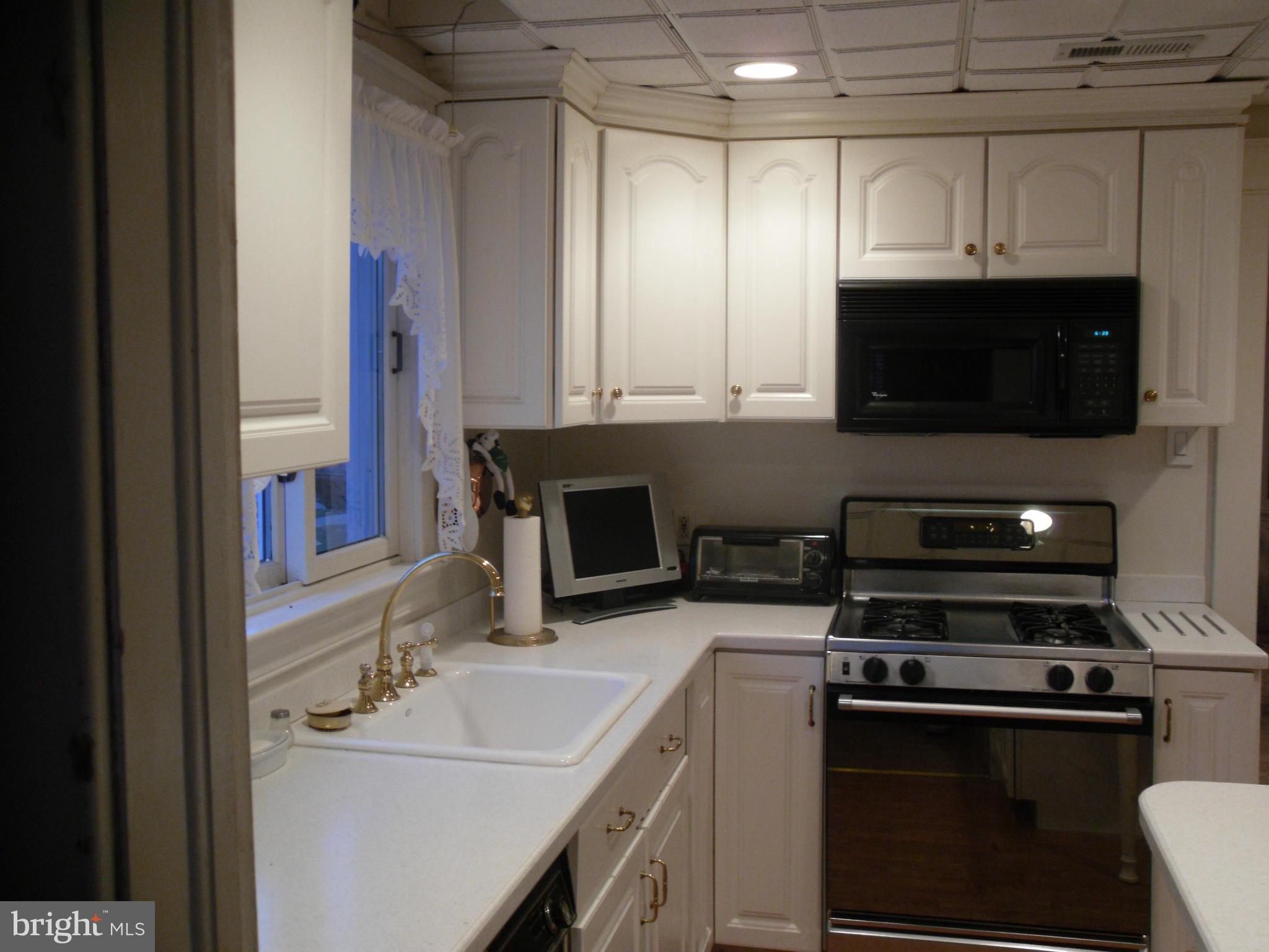 3804 Grantley Road Baltimore, MD 21215 - Photo 17 of 30 Kitchen