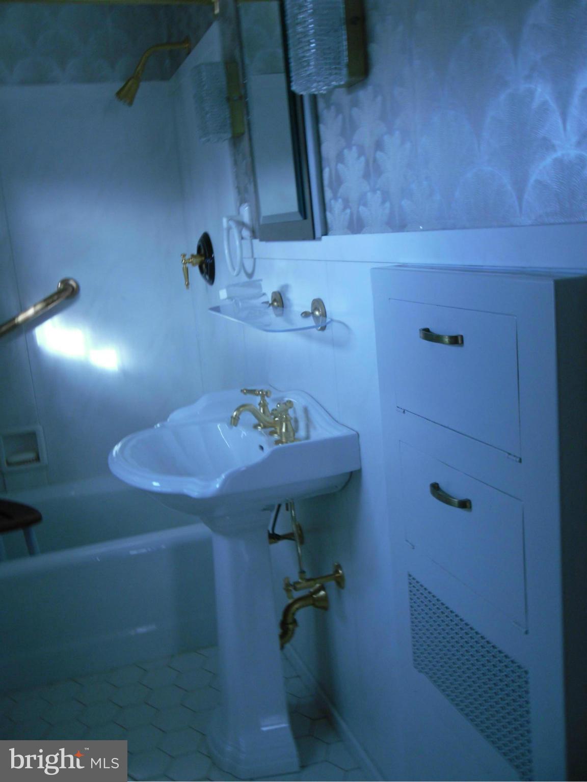 3804 Grantley Road Baltimore, MD 21215 - Photo 21 of 30 upper level full bath