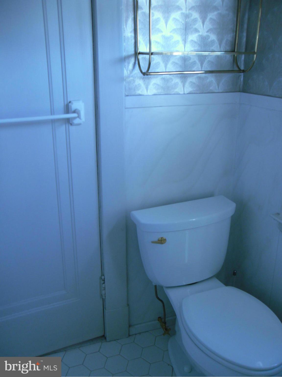 3804 Grantley Road Baltimore, MD 21215 - Photo 22 of 30 upper level bath