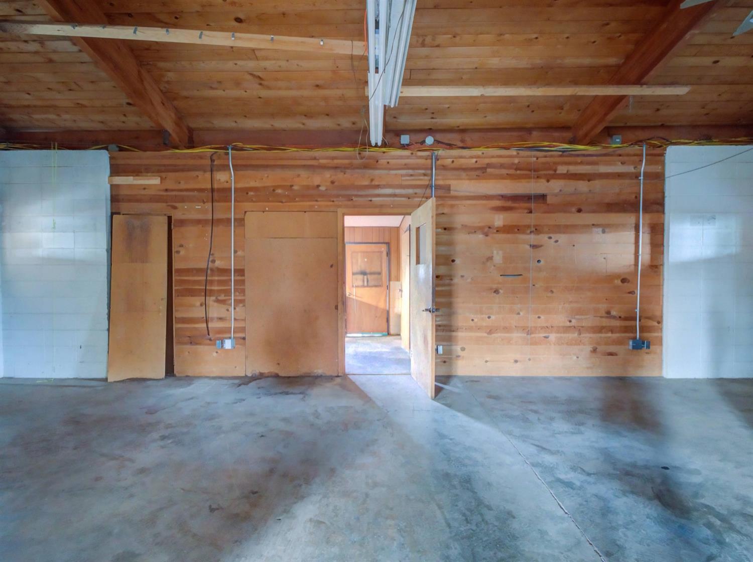 2407 Merlin Road Grants Pass, OR 97526 - Photo 29 of 34 Shop/garage.