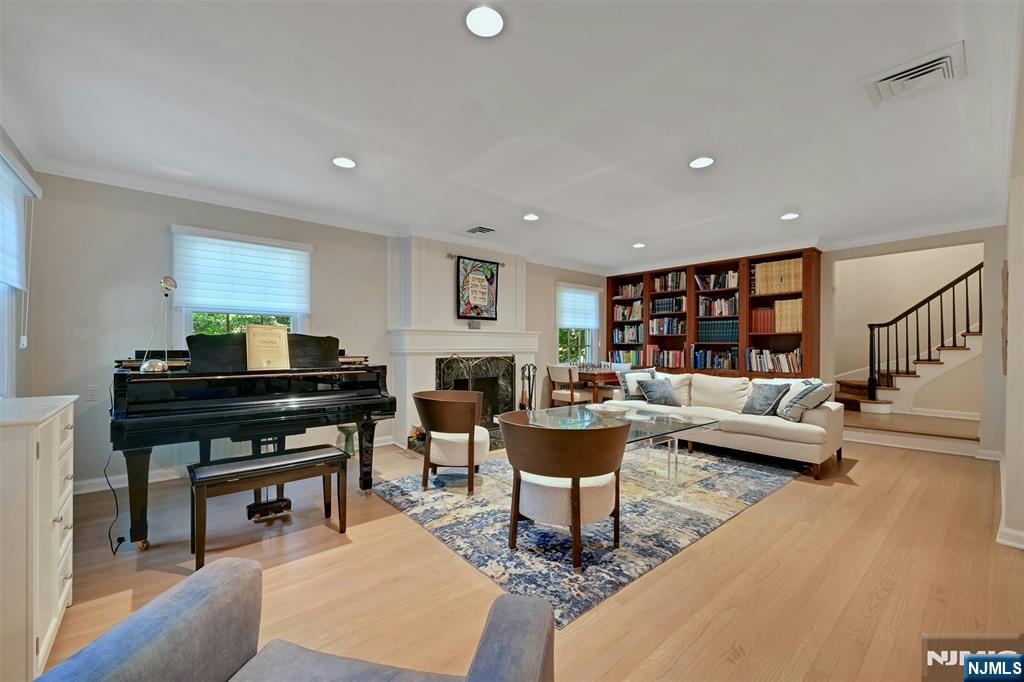 626 Sunderland Road Teaneck, NJ 07666 - Photo 7 of 40 Gallery Image 7