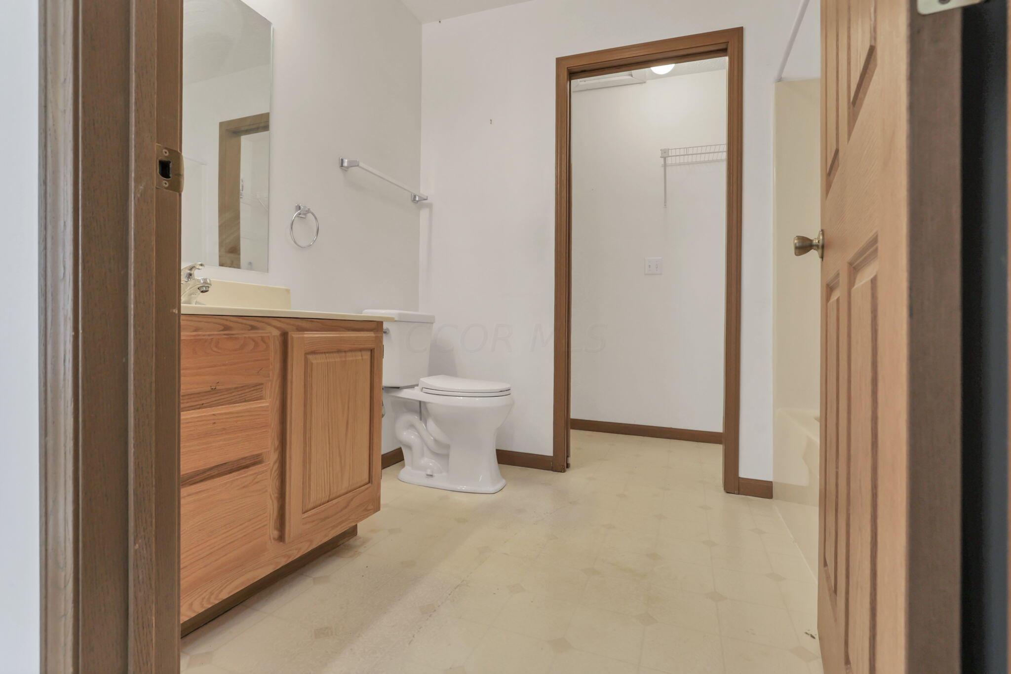 265 Goose Pond Road, Unit B Newark, OH 43055 - Photo 24 of 37 Full Bath