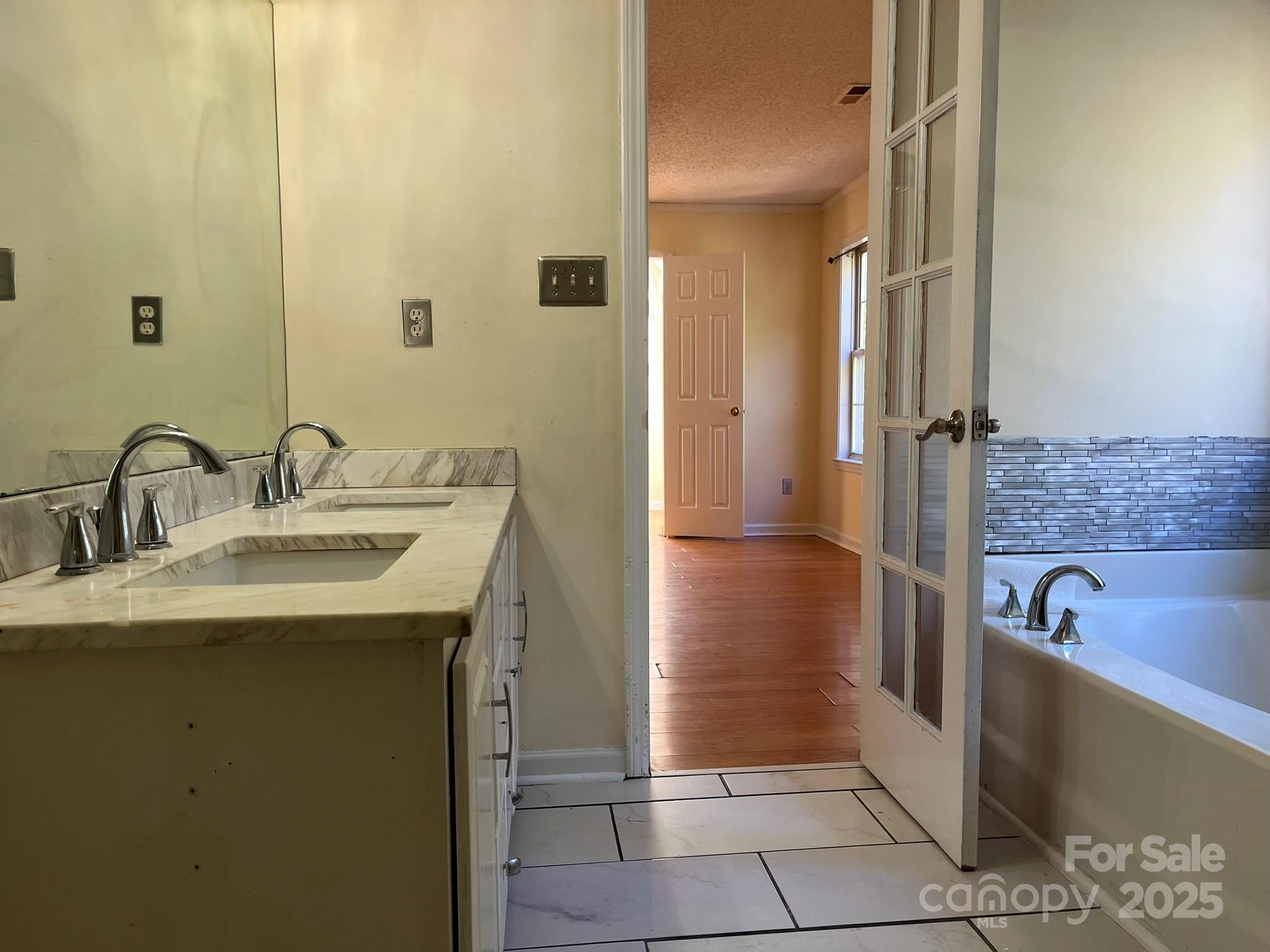 3437 Sunset Road Charlotte, NC 28216 - Photo 13 of 19 Gallery Image 13