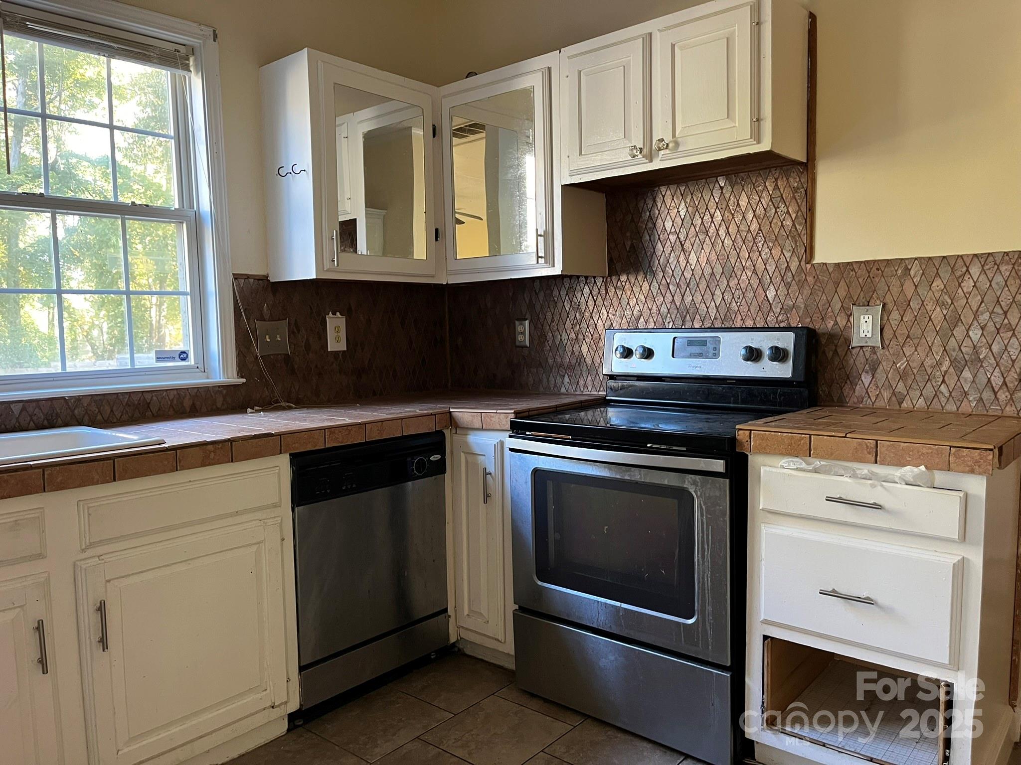 3437 Sunset Road Charlotte, NC 28216 - Photo 4 of 19 Gallery Image 4