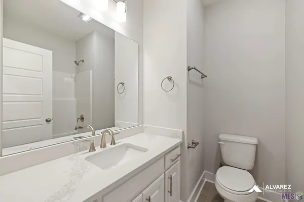 $379,990 | 6905 Garden Hill Drive, Baton Rouge, LA 70817