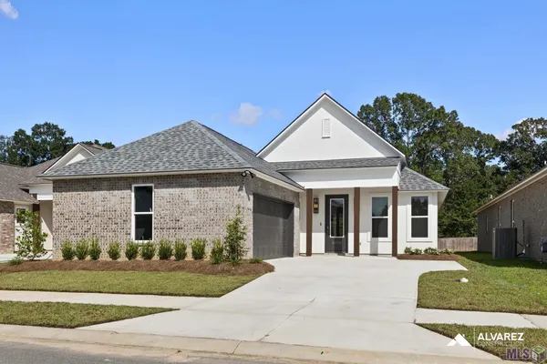 $379,990 | 6905 Garden Hill Drive, Baton Rouge, LA 70817