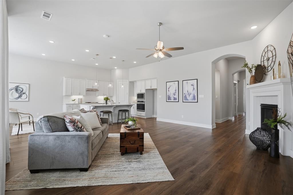 1915 Hillside Court Van Alstyne, TX 75495 - Photo 3 of 36