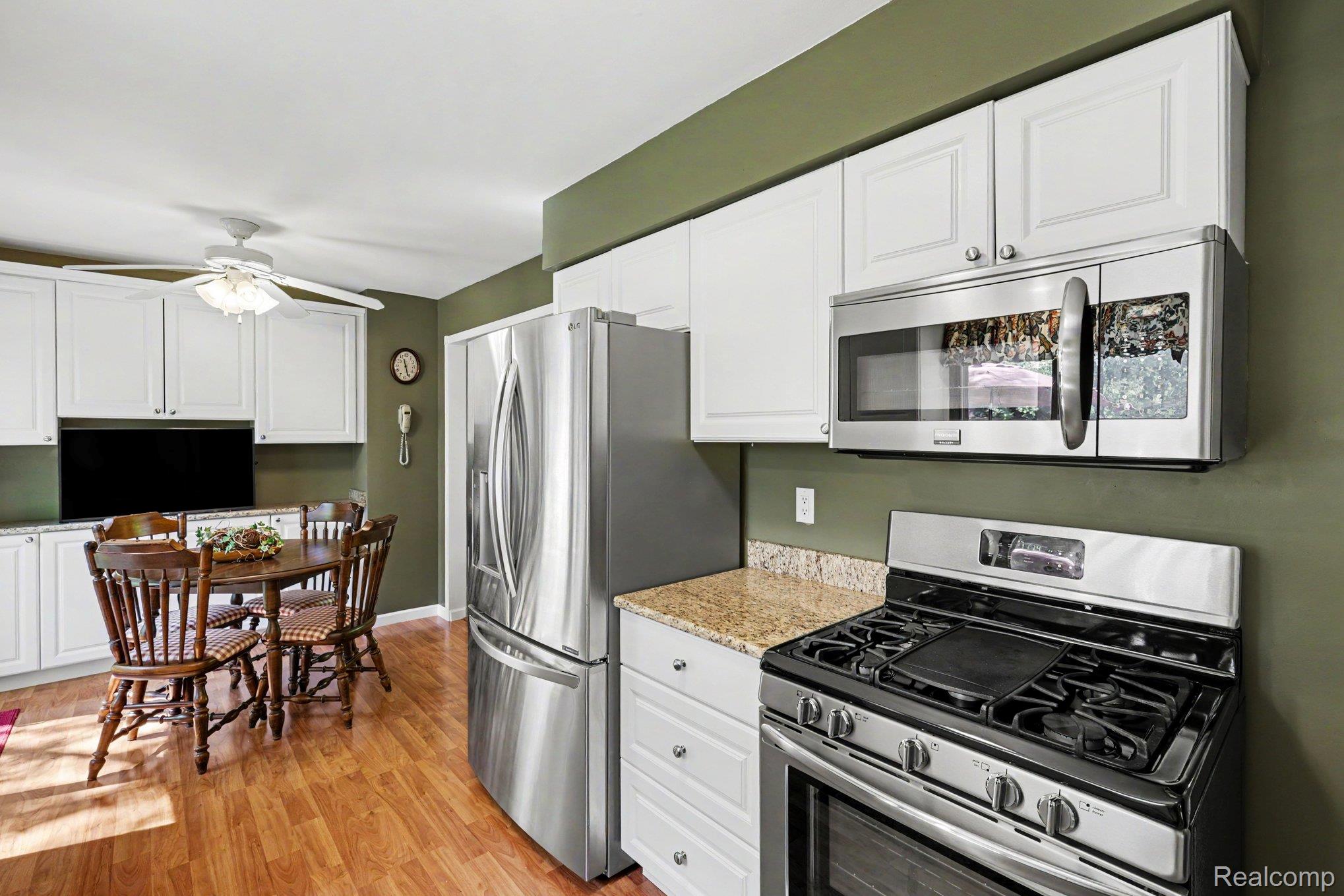 1683 Dancer Drive Rochester, MI 48307 - Photo 9 of 38 009_file_3600.jpg