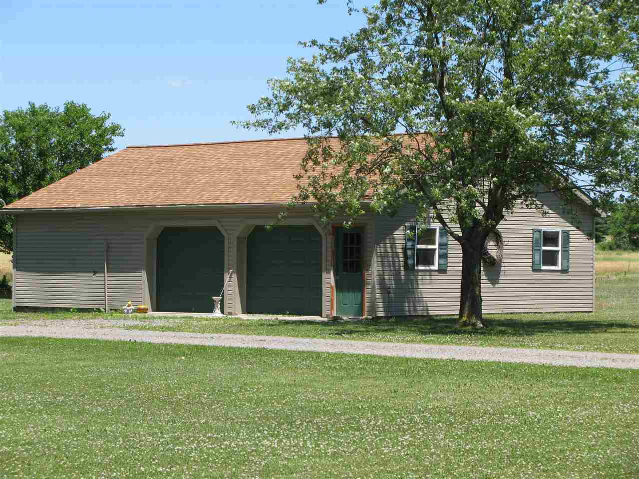 915 West 1000 North Decatur, IN 46733 - Photo 2 of 21