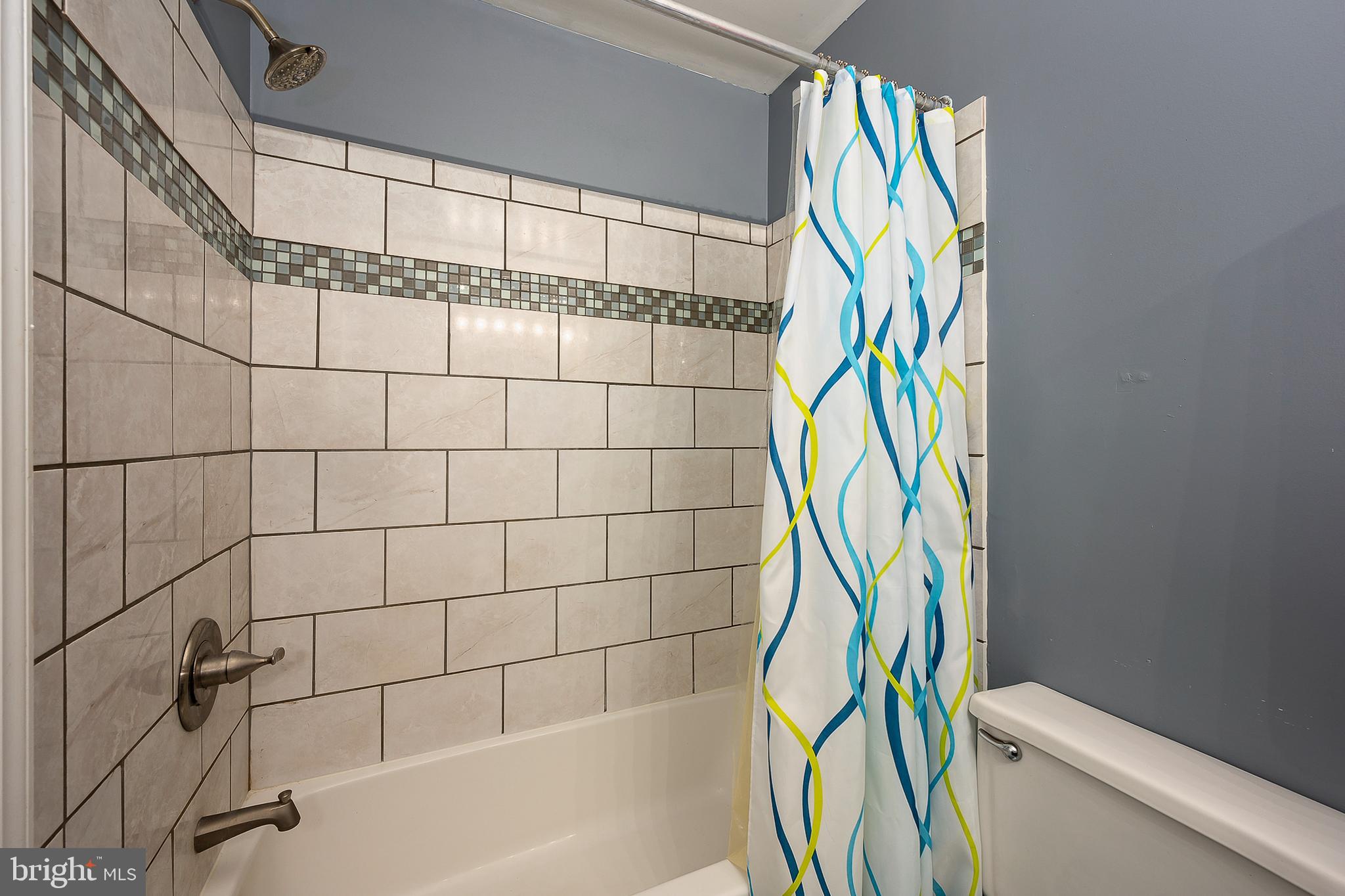 2410 Potterfield Road Baltimore, MD 21244 - Photo 20 of 31 Primary Bathroom Tub