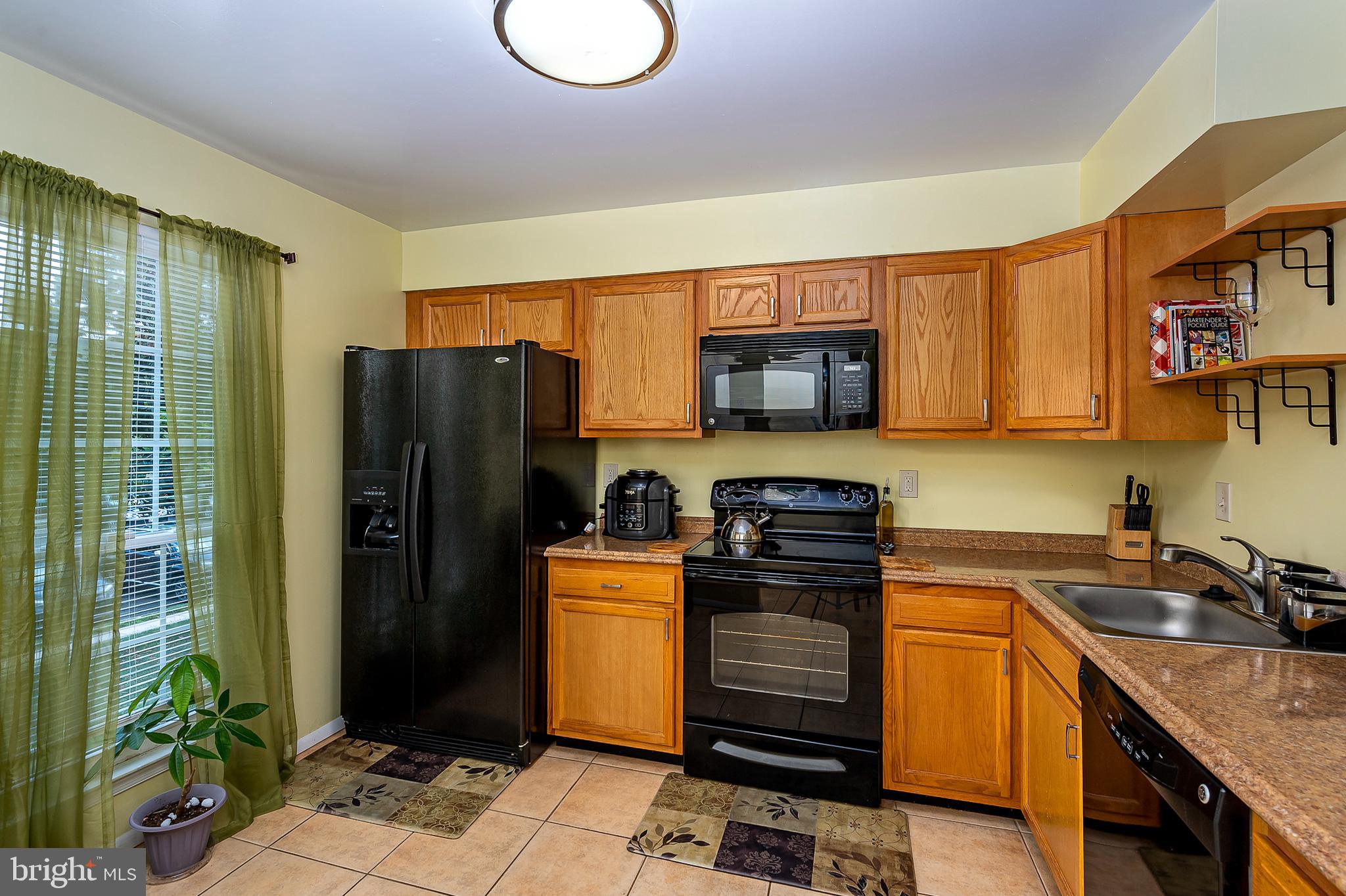 2410 Potterfield Road Baltimore, MD 21244 - Photo 7 of 31 Kitchen (alt view)