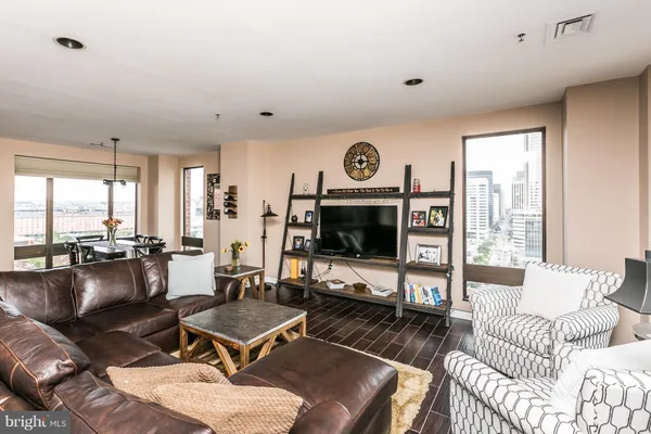 $365,000 | 10 East Lee Street, Unit 1209, Baltimore, MD 21202