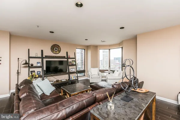 $365,000 | 10 East Lee Street, Unit 1209, Baltimore, MD 21202