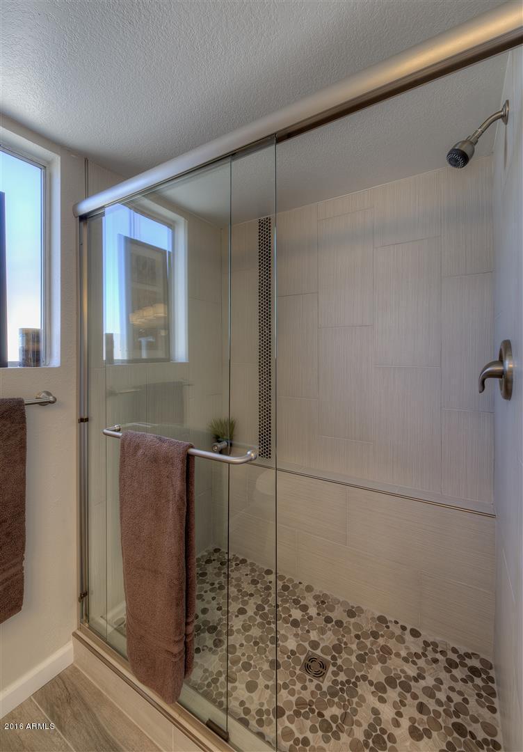 3939 West Hearn Road Phoenix, AZ 85053 - Photo 10 of 15 010_Master Shower