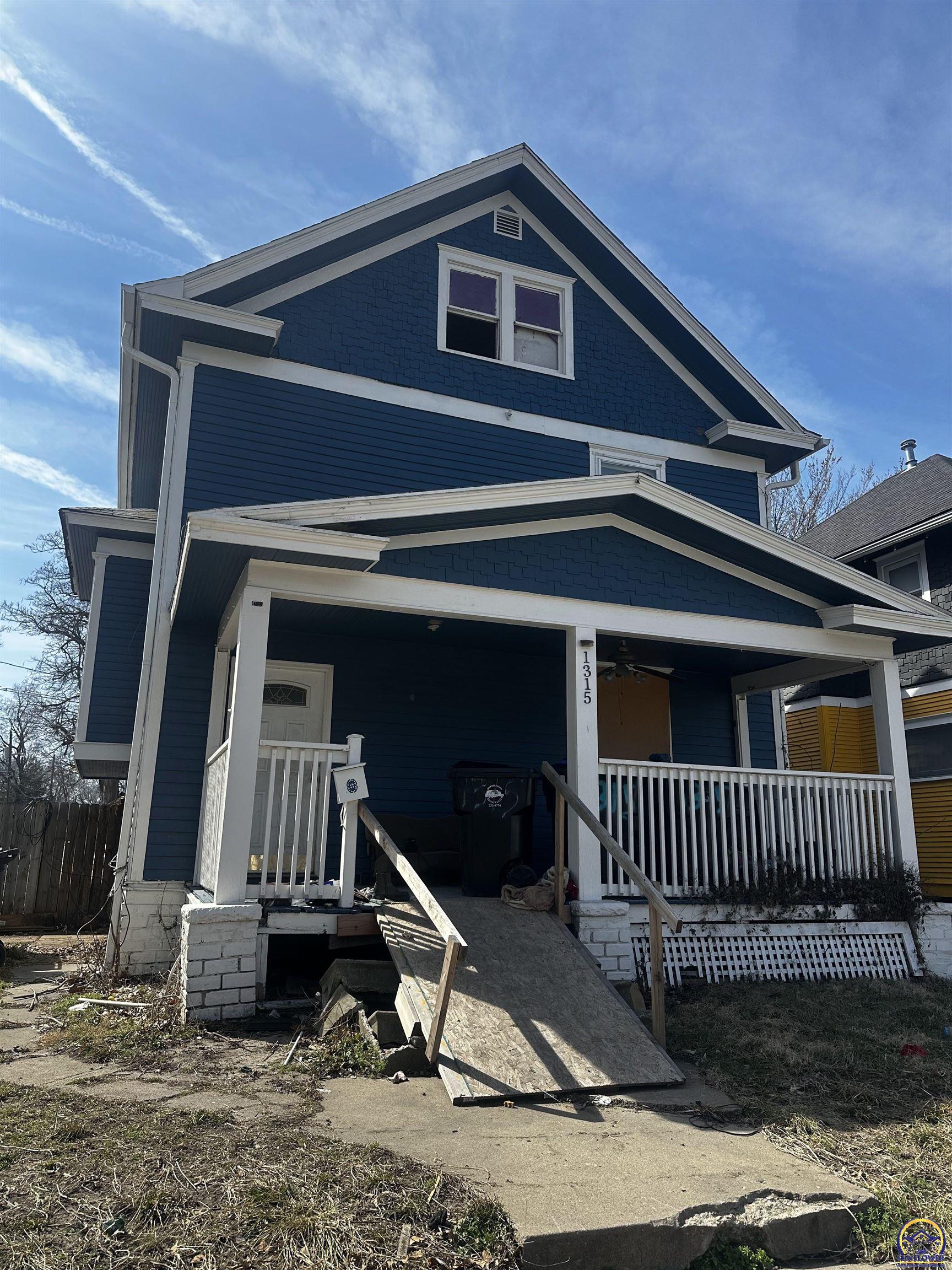 1315 Southwest 11th Street Topeka, KS 66604 - Photo 1 of 31