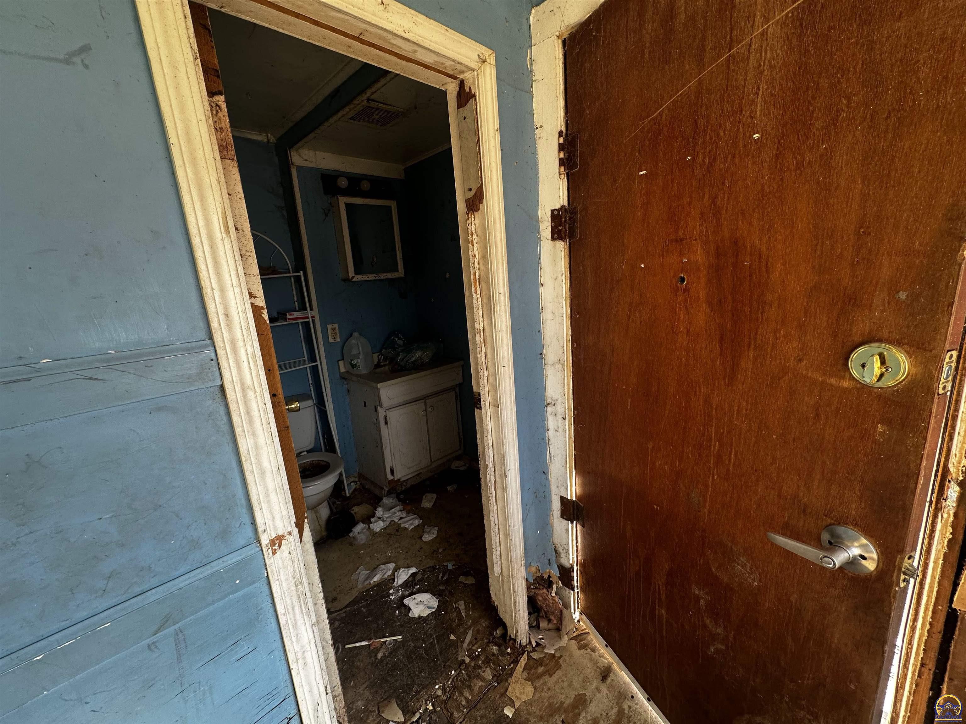 1315 Southwest 11th Street Topeka, KS 66604 - Photo 12 of 31