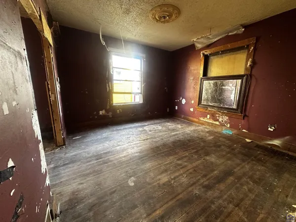 $60,000 | 1315 Southwest 11th Street, Topeka, KS 66604