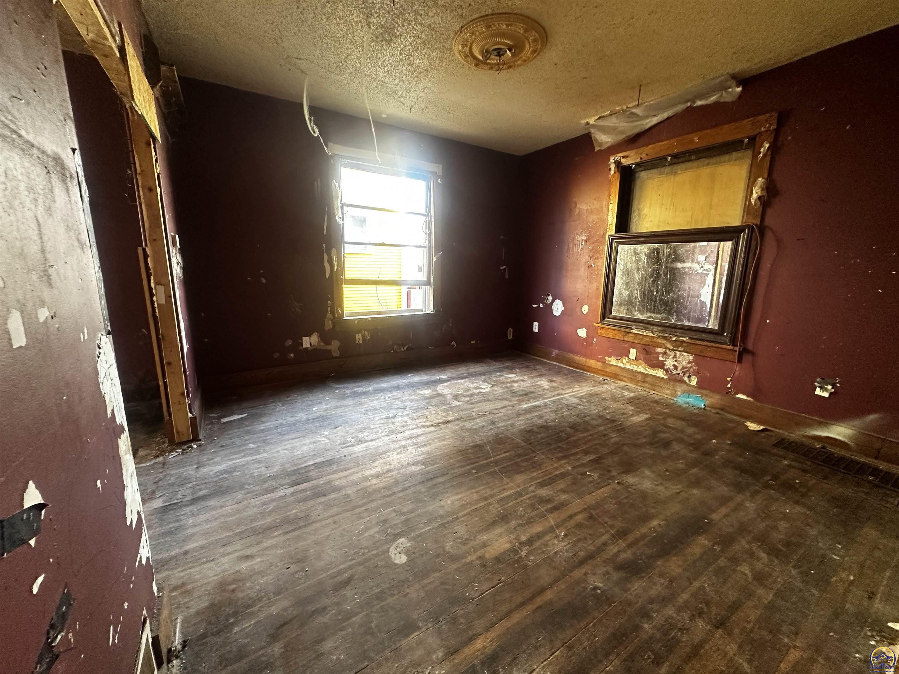 1315 Southwest 11th Street Topeka, KS 66604 - Photo 5 of 31