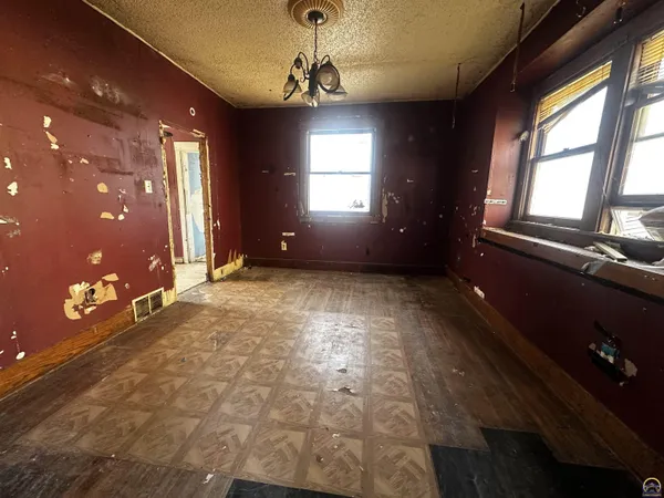 $60,000 | 1315 Southwest 11th Street, Topeka, KS 66604