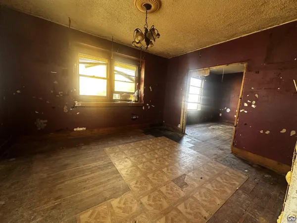 $60,000 | 1315 Southwest 11th Street, Topeka, KS 66604