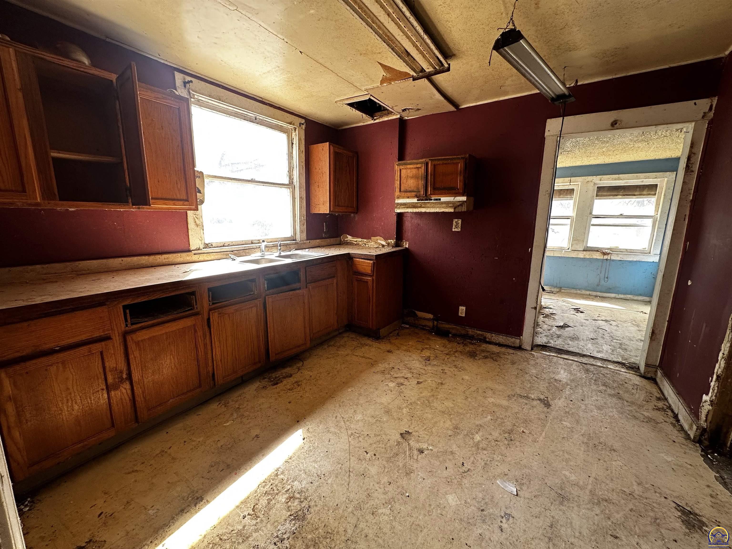 1315 Southwest 11th Street Topeka, KS 66604 - Photo 10 of 31