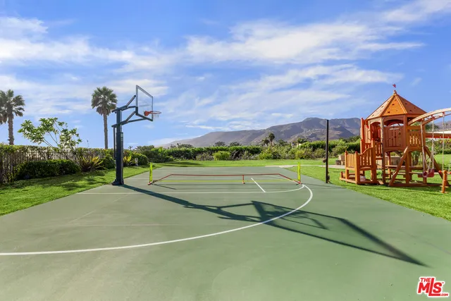 a view of a tennis court