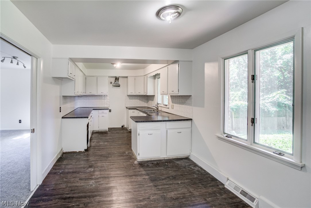 18212 Cornwall Road Cleveland, OH 44119 - Photo 6 of 22