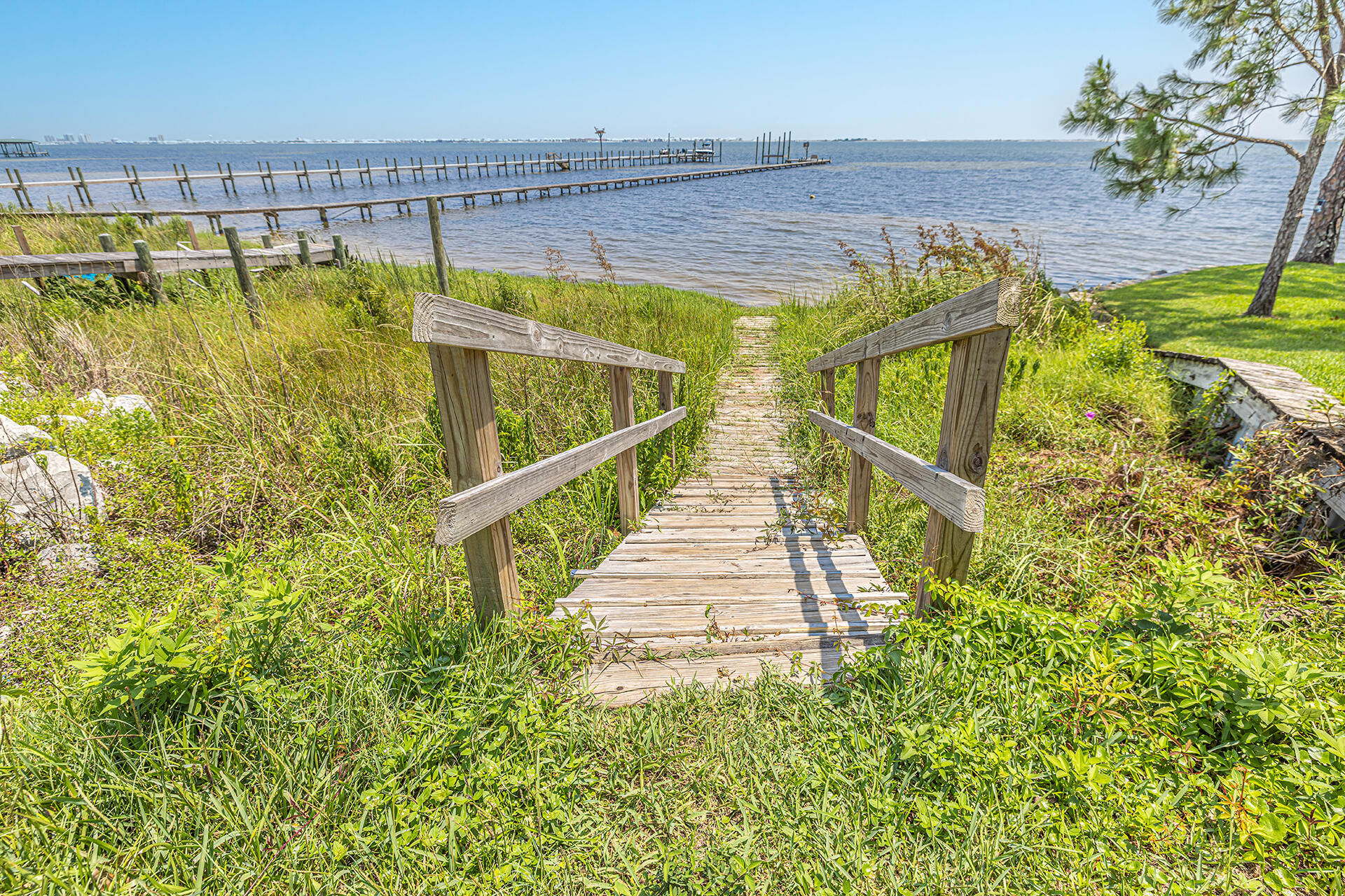 1776 Shellfish Drive Navarre, FL 32566 - Photo 7 of 32 06