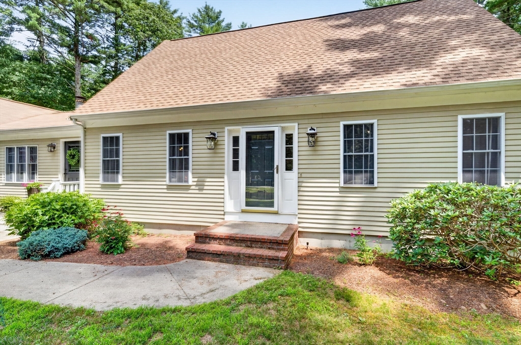 888 Walnut Plain Road Rochester, MA 02770 - Photo 4 of 42 Gallery Image 4