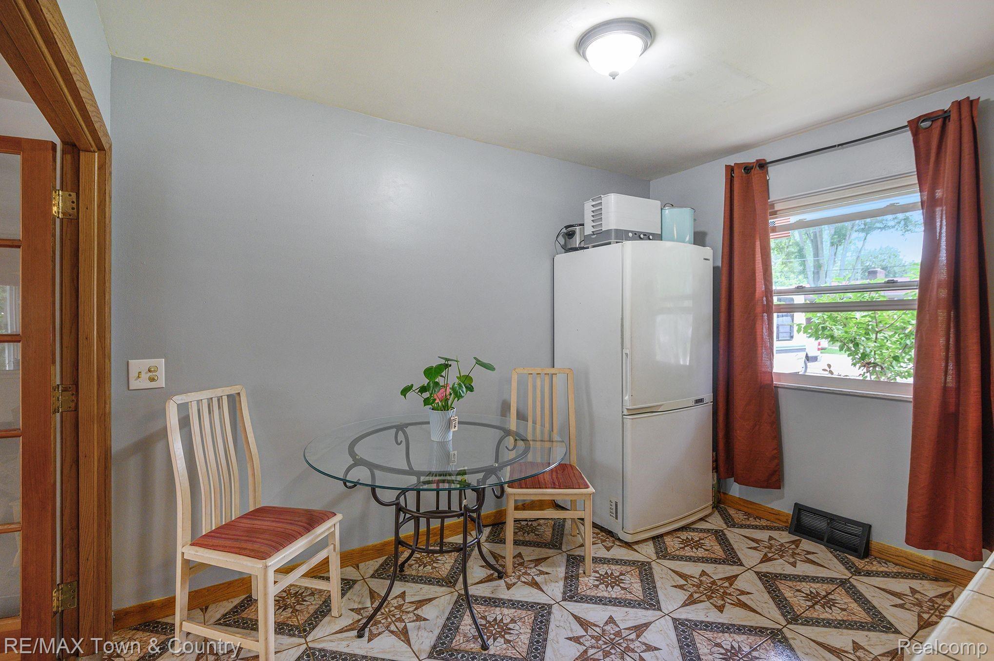 409 George Street Flushing, MI 48433 - Photo 8 of 23 r64gatNQ.jpeg