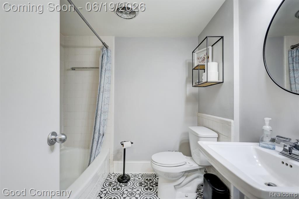 4345 Crooks Road, Unit 4 Royal Oak, MI 48073 - Photo 26 of 35