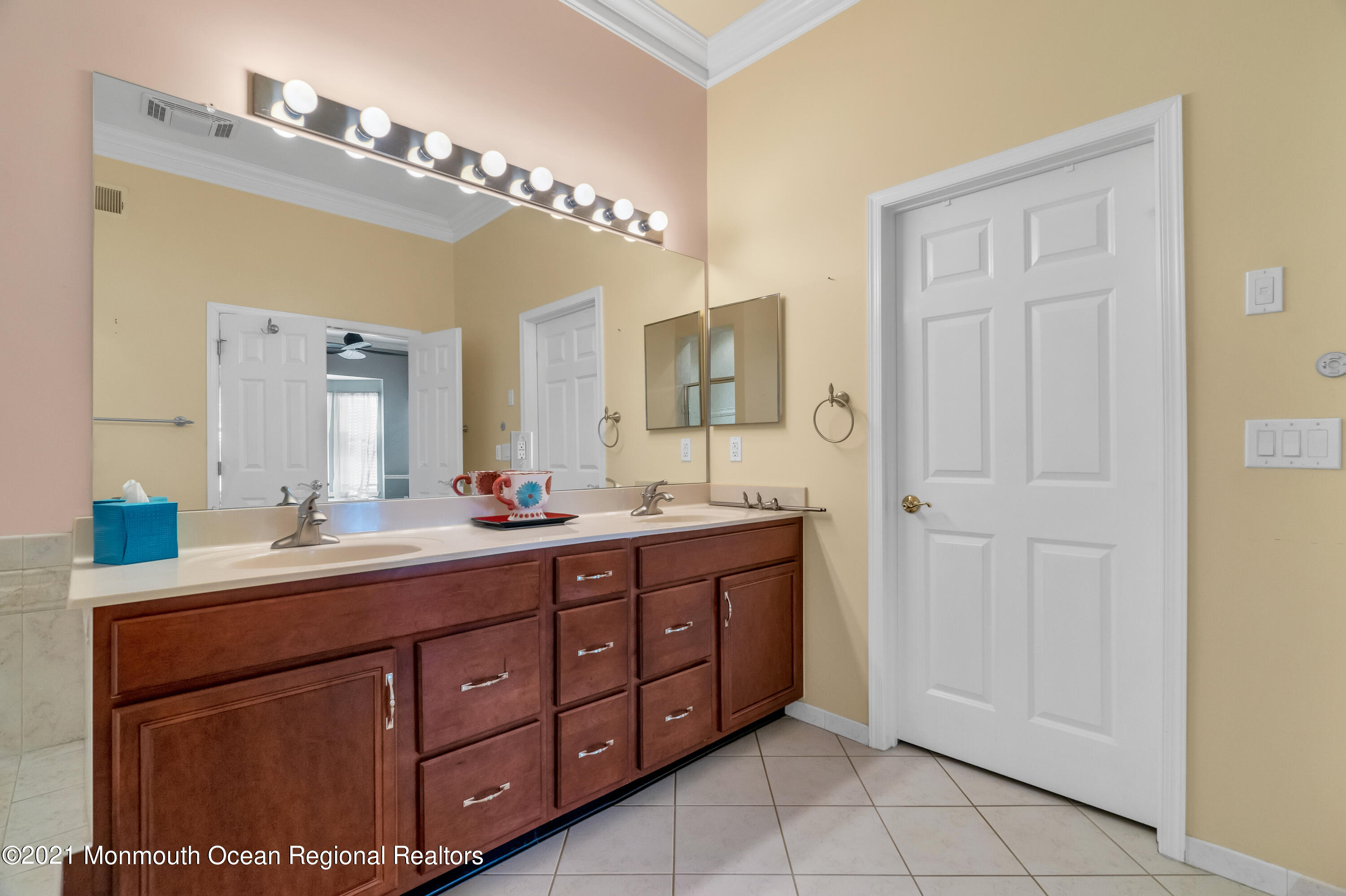 32 Crooked Stick Road Jackson, NJ 08527 - Photo 22 of 33 a spacious bathroom with a double vanity sink a mirror and a