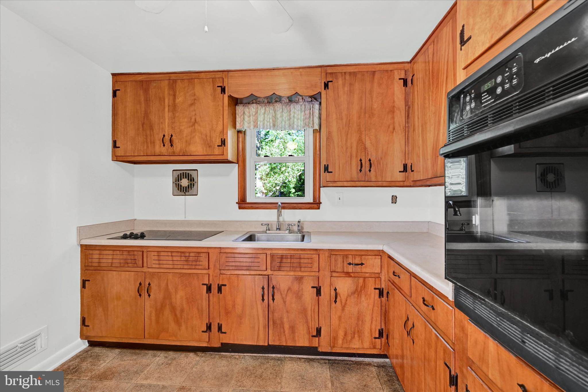 6754 Glenkirk Road Baltimore, MD 21239 - Photo 9 of 24 Freshly Painted