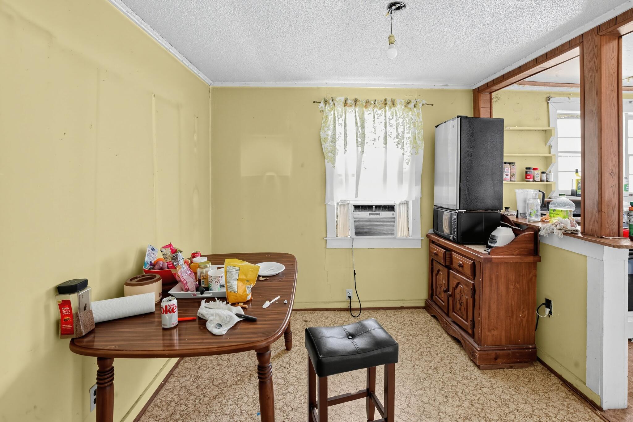 250 East Red Bay Road Sumter, SC 29150 - Photo 14 of 28 12_250_E_Red_Bay_Rd-Living_room-8538