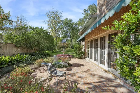 a view of a chair and tables in the backyard of the house