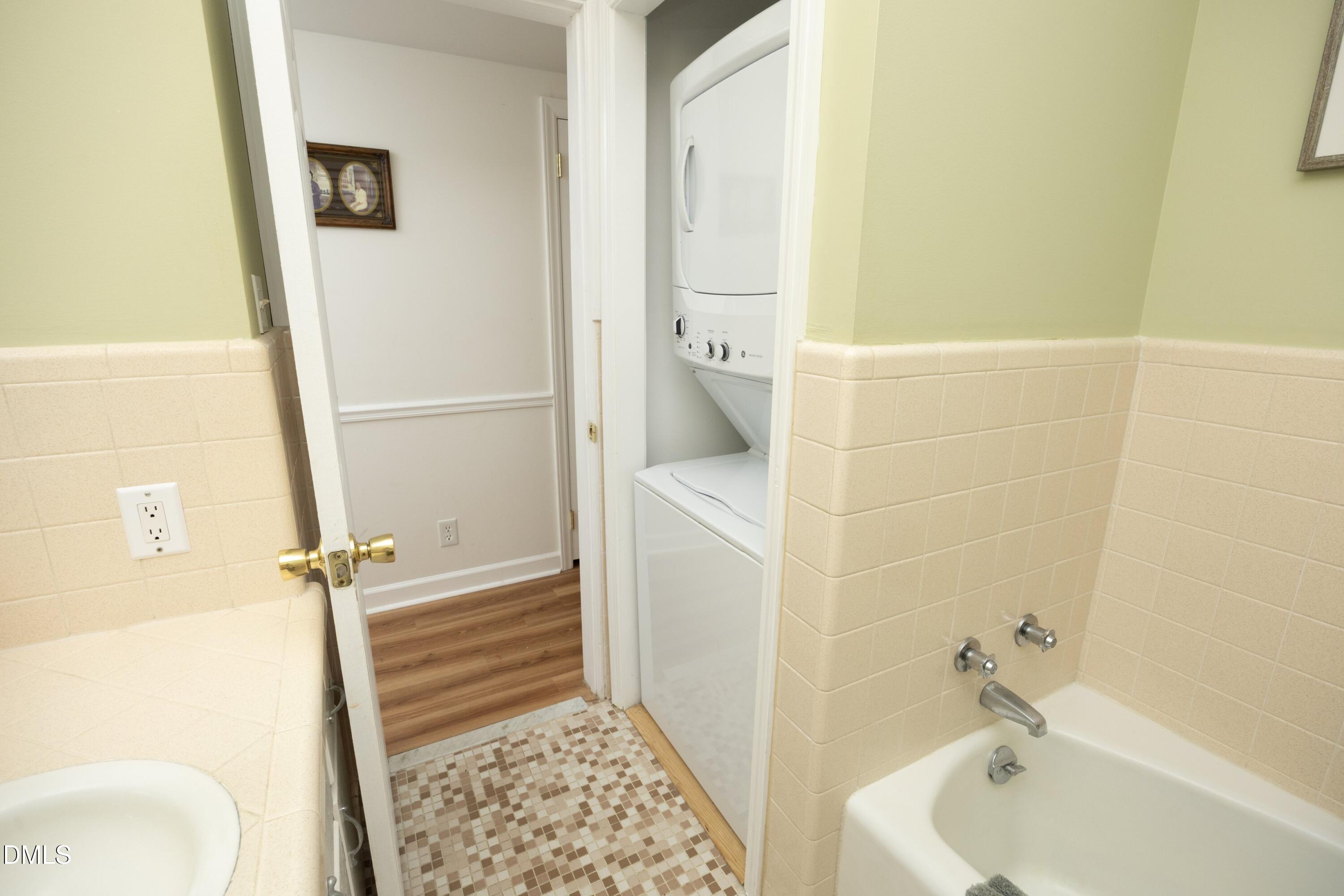 1067 McCray Road Burlington, NC 27217 - Photo 31 of 44 33WasherDryer