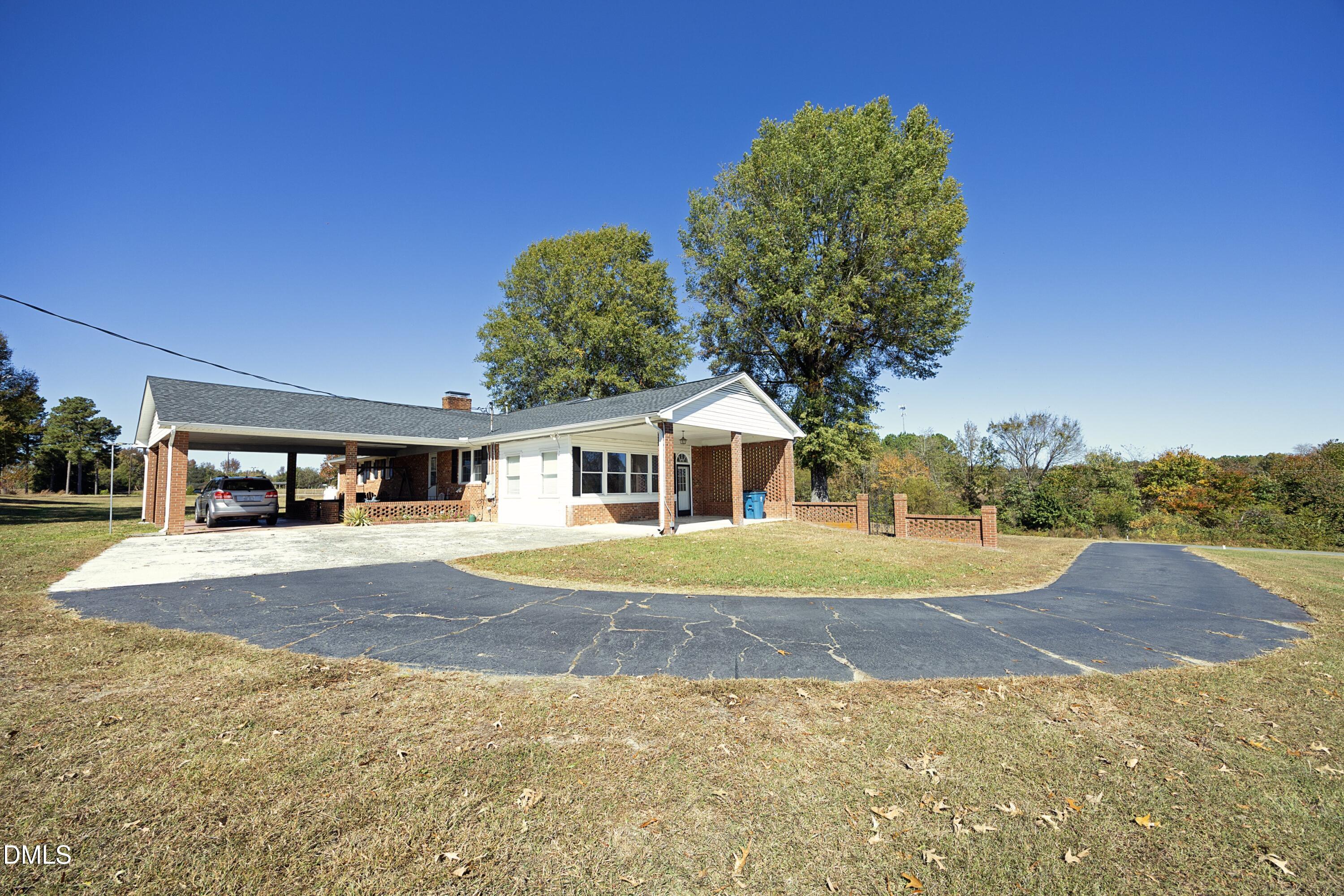 1067 McCray Road Burlington, NC 27217 - Photo 4 of 44 04Driveway