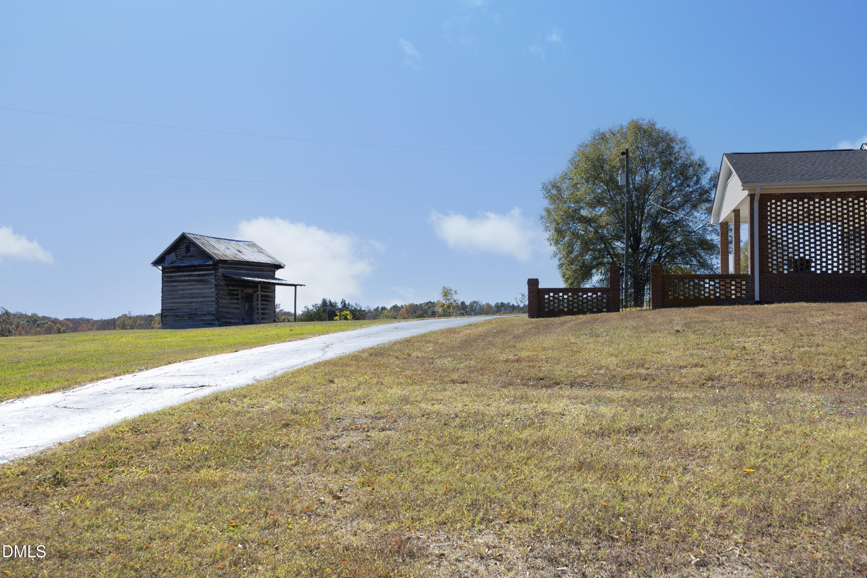 1067 McCray Road Burlington, NC 27217 - Photo 5 of 44 05Driveway